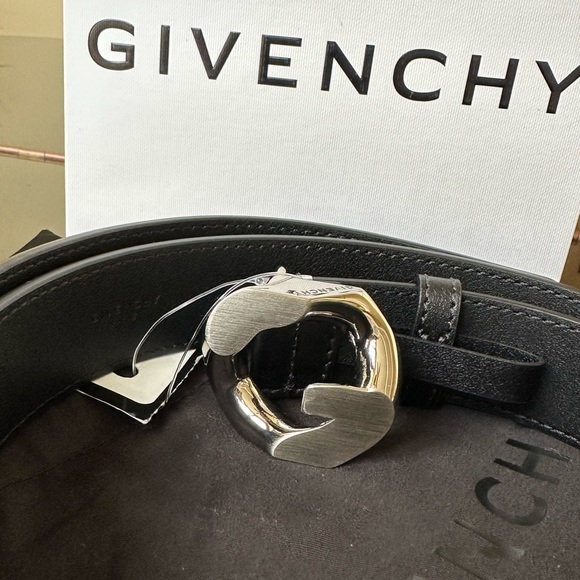 ✨ Givenchy G-Chain Buckle Belt – Made in Italy – With Box – Perfect Gift ✨ - Picture 10 of 11